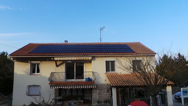 Installation solaire photovoltaïque à Cabries d'une puissance de 5.88 kWc